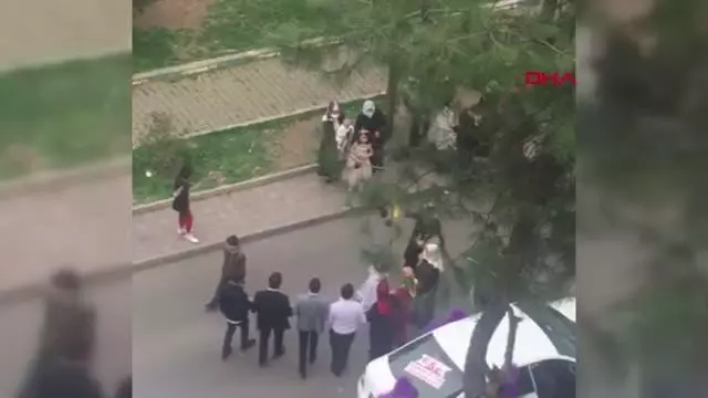 GELİN ALMAYA GİDEN DAMAT VE AİLESİNİN MASKESİZ HALAYI KAMERADA GELİN ALMAYA GİDEN DAMAT VE AİLESİNİN MASKESİZ HALAYI KAMERADA