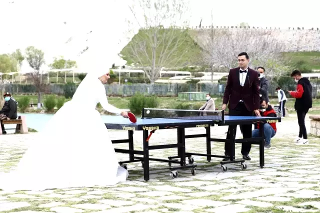 Gelin damat Pamukkale'de masa tenisinde yarıştı Gelin damat Pamukkale'de masa tenisinde yarıştı