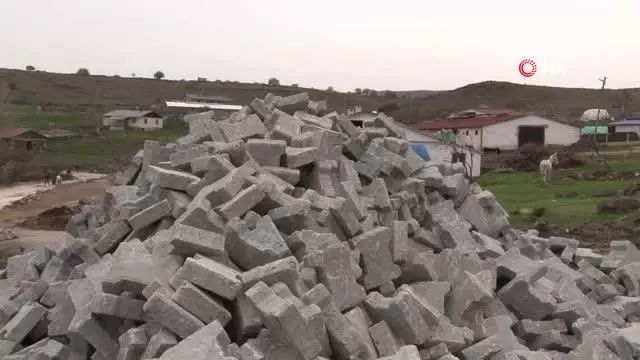 Gelin olarak geldiği köyde muhtar oldu...Her soruna el attı, virüsü de köye sokmadı Gelin olarak geldiği köyde muhtar oldu...Her soruna el attı, virüsü de köye sokmadı