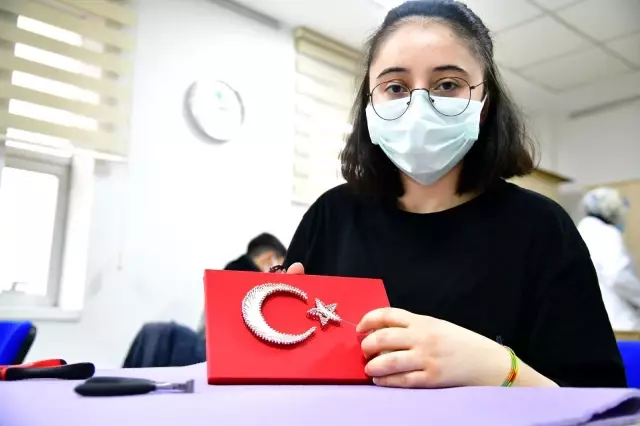 Gençler ahşaba şekil veriyor Gençler ahşaba şekil veriyor
