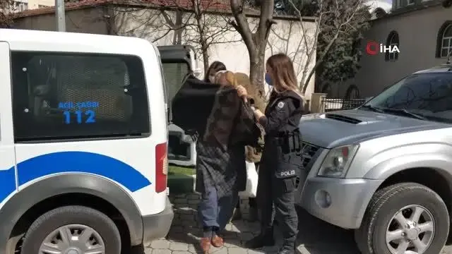 Kapısını açıp girdikleri evde ev sahibine yakalanan hırsızlar gözaltına alındı Kapısını açıp girdikleri evde ev sahibine yakalanan hırsızlar gözaltına alındı