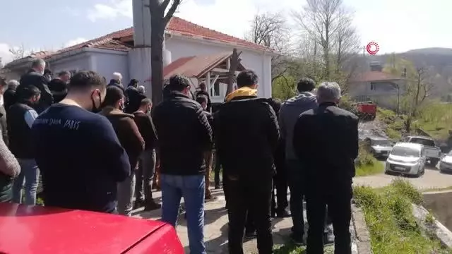 Göçükte hayatını kaybeden madenci gözyaşlarıyla toprağa verildi Göçükte hayatını kaybeden madenci gözyaşlarıyla toprağa verildi