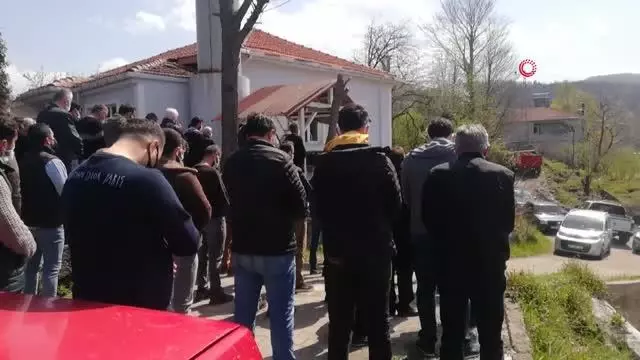Göçükte hayatını kaybeden madenci gözyaşlarıyla toprağa verildi Göçükte hayatını kaybeden madenci gözyaşlarıyla toprağa verildi