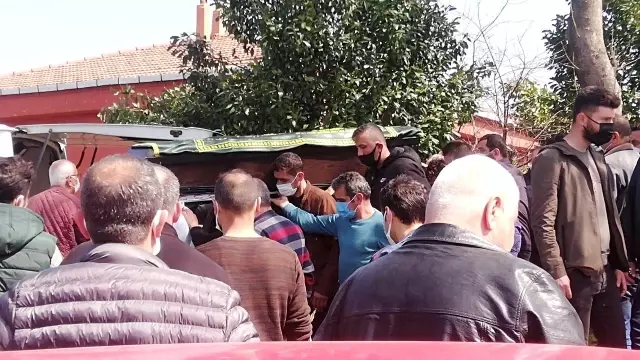 Göçükte hayatını kaybeden madenci gözyaşlarıyla toprağa verildi Göçükte hayatını kaybeden madenci gözyaşlarıyla toprağa verildi