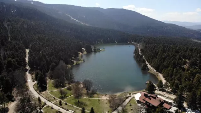 Gölcük Tabiat Parkı'nda bahar yüzünü gösterdi Gölcük Tabiat Parkı'nda bahar yüzünü gösterdi