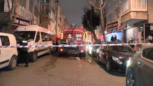 Güngören'de 4 katlı binada yangın; Dumandan etkilenen 3 kişi hastaneye kaldırıldı Güngören'de 4 katlı binada yangın; Dumandan etkilenen 3 kişi hastaneye kaldırıldı