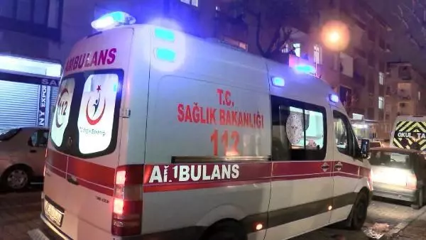 Güngören'de 4 katlı binada yangın; Dumandan etkilenen 3 kişi hastaneye kaldırıldı Güngören'de 4 katlı binada yangın; Dumandan etkilenen 3 kişi hastaneye kaldırıldı