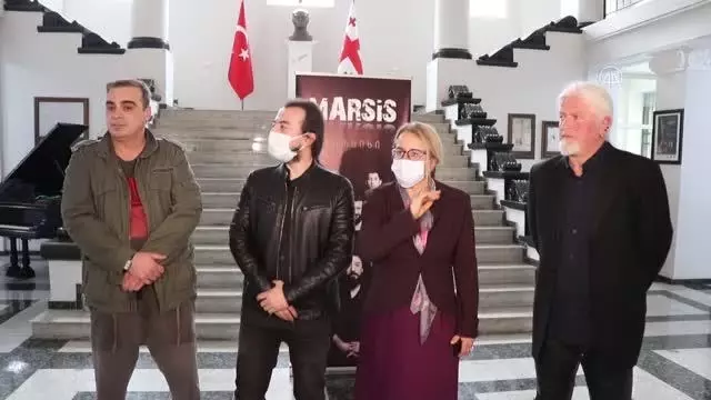 Gürcistan'daki geleneksel Kafkasya Müzik Festivali 'Phoenix'in ödülü, Türk rock grubu Marsis'e verildi Gürcistan'daki geleneksel Kafkasya Müzik Festivali 'Phoenix'in ödülü, Türk rock grubu Marsis'e verildi