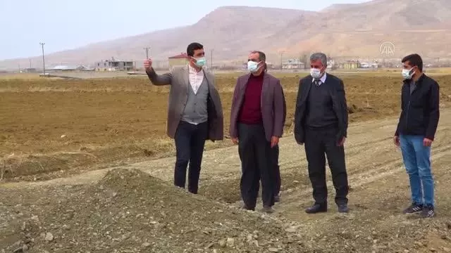 Gürpınar'da yol yapım çalışmaları devam ediyor Gürpınar'da yol yapım çalışmaları devam ediyor