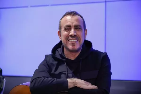 İSTANBUL-Haluk Levent'ten Parkinson hastalarına mini konser İSTANBUL-Haluk Levent'ten Parkinson hastalarına mini konser