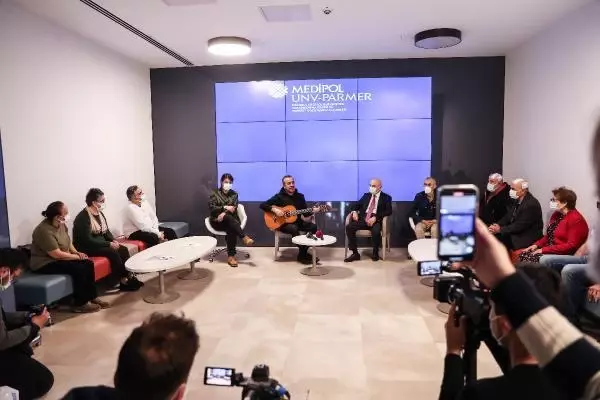 İSTANBUL-Haluk Levent'ten Parkinson hastalarına mini konser İSTANBUL-Haluk Levent'ten Parkinson hastalarına mini konser