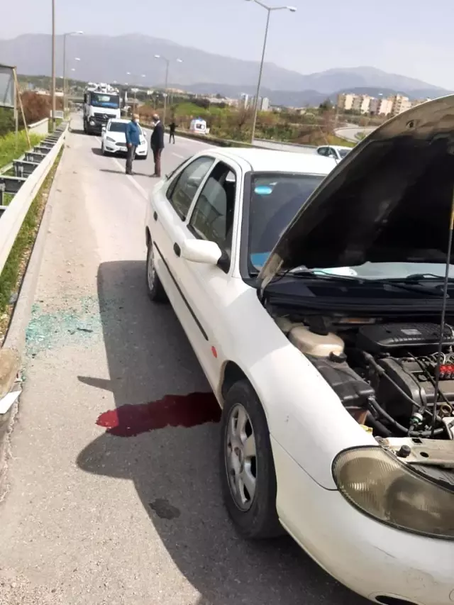 Hatay'da beton mikseri otomobile çarptı: 1 ölü Hatay'da beton mikseri otomobile çarptı: 1 ölü