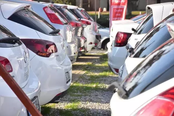 HAVALAR ISINDI, İKİNCİ EL OTOMOBİL SATIŞINDA HAREKETLİLİK BAŞLADI HAVALAR ISINDI, İKİNCİ EL OTOMOBİL SATIŞINDA HAREKETLİLİK BAŞLADI