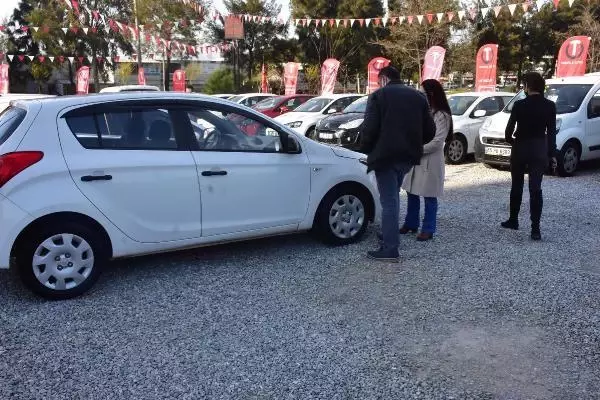 HAVALAR ISINDI, İKİNCİ EL OTOMOBİL SATIŞINDA HAREKETLİLİK BAŞLADI HAVALAR ISINDI, İKİNCİ EL OTOMOBİL SATIŞINDA HAREKETLİLİK BAŞLADI