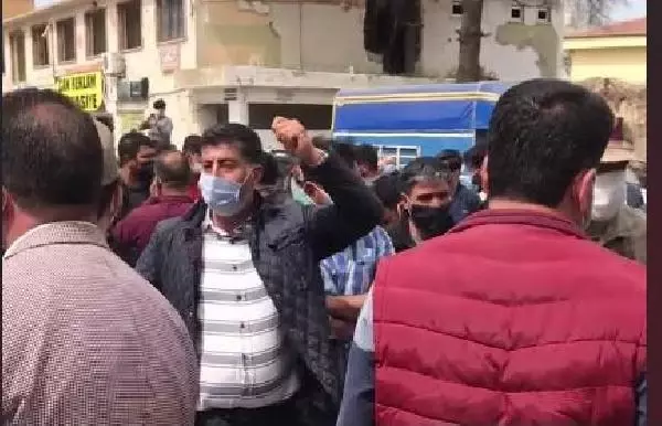HİLVAN'DA KAÇAK TRAFO SÖKÜMÜNDE GERGİNLİK HİLVAN'DA KAÇAK TRAFO SÖKÜMÜNDE GERGİNLİK