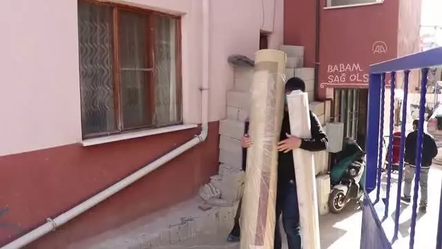 Hırsızlık şüphelisinin evinde iki kamyon çalıntı eşya bulundu Hırsızlık şüphelisinin evinde iki kamyon çalıntı eşya bulundu