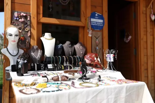 Hünerli eller çarşısı yeni yerinde hizmet vermeye başladı Hünerli eller çarşısı yeni yerinde hizmet vermeye başladı