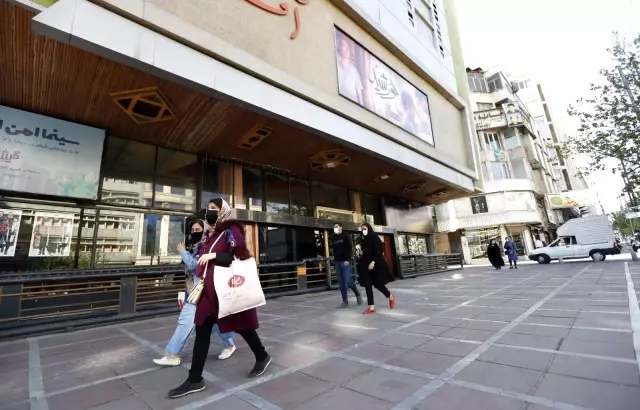 İran'da tüm iş merkezleri ve restoranlar yeniden kapanıyor İran'da tüm iş merkezleri ve restoranlar yeniden kapanıyor
