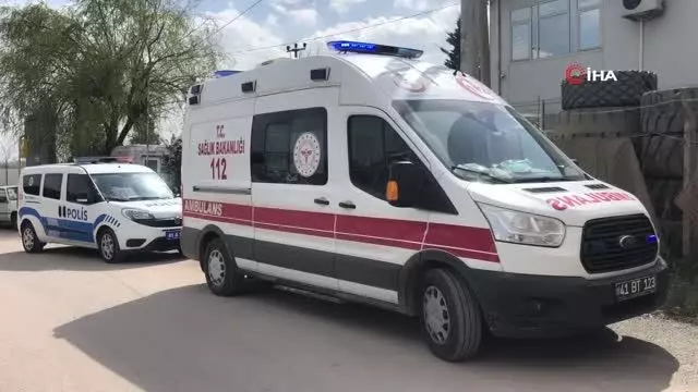 İşçinin makineye kaptırdığı parmaklarını tek tek çıkartıp zamanla yarıştılar İşçinin makineye kaptırdığı parmaklarını tek tek çıkartıp zamanla yarıştılar