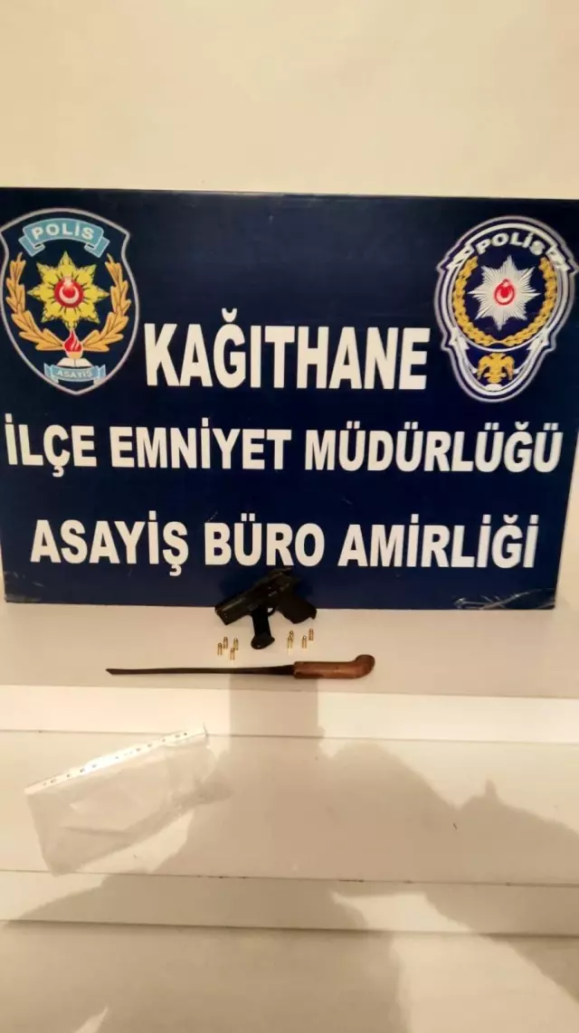 İstanbul'da dehşet anları: Döner bıçağıyla saldıran genci tabancayla vurdu İstanbul'da dehşet anları: Döner bıçağıyla saldıran genci tabancayla vurdu