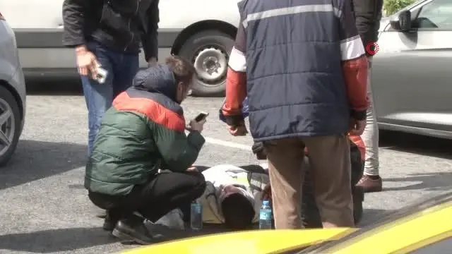 İstanbul'da feci kaza: Motosikletli kadın kurye takla attığı anlar kamerada İstanbul'da feci kaza: Motosikletli kadın kurye takla attığı anlar kamerada
