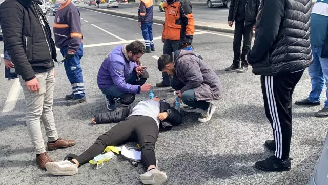 İstanbul'da feci kaza: Motosikletli kadın kurye takla attı İstanbul'da feci kaza: Motosikletli kadın kurye takla attı