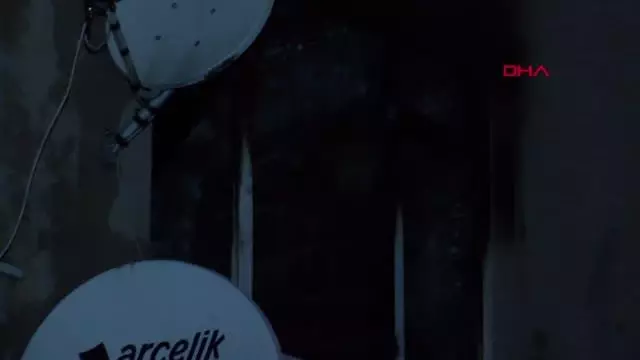 Güngören'de 4 katlı binada yangın; Dumandan etkilenen 3 kişi hastaneye kaldırıldı Güngören'de 4 katlı binada yangın; Dumandan etkilenen 3 kişi hastaneye kaldırıldı