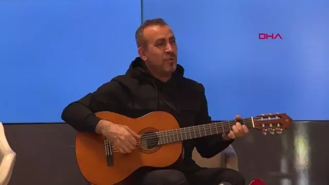İSTANBUL-Haluk Levent'ten Parkinson hastalarına mini konser İSTANBUL-Haluk Levent'ten Parkinson hastalarına mini konser