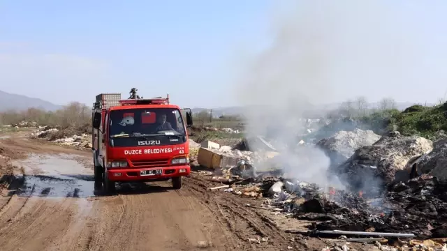 Son dakika! İtfaiyeden çöp yangınına anında müdahale Son dakika! İtfaiyeden çöp yangınına anında müdahale