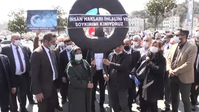İYİ Parti İstanbul İl Başkanlığı, Çin Başkonsolosluğu önüne siyah çelenk bıraktı İYİ Parti İstanbul İl Başkanlığı, Çin Başkonsolosluğu önüne siyah çelenk bıraktı