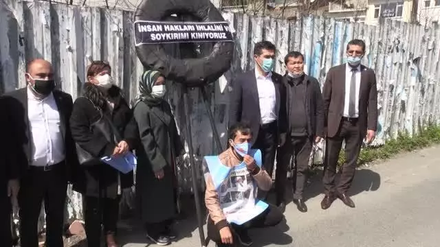 İYİ Parti İstanbul İl Başkanlığı, Çin Başkonsolosluğu önüne siyah çelenk bıraktı İYİ Parti İstanbul İl Başkanlığı, Çin Başkonsolosluğu önüne siyah çelenk bıraktı