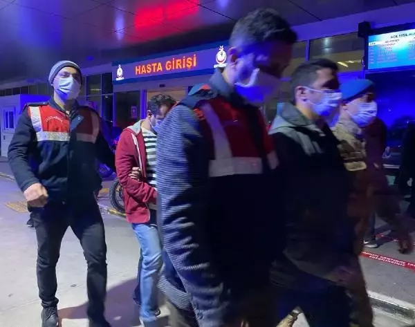 İzmir'de PKK/YPG ile FETÖ'ye operasyon: 4 gözaltı İzmir'de PKK/YPG ile FETÖ'ye operasyon: 4 gözaltı