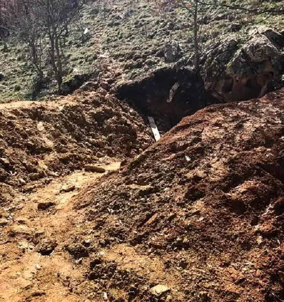 Jandarma ekipleri ormanlık alandaki kaçak kazıya suçüstü yaptı Jandarma ekipleri ormanlık alandaki kaçak kazıya suçüstü yaptı