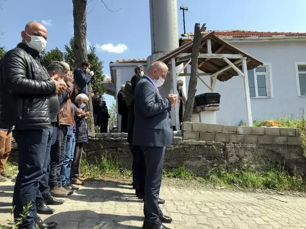 Kaçak maden ocağında yaşamını yitiren işçi toprağa verildi Kaçak maden ocağında yaşamını yitiren işçi toprağa verildi
