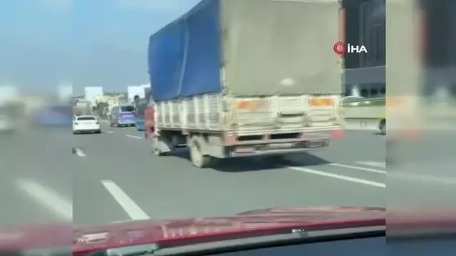 Kadıköy'de trafikte makas atan minibüs şoförüne bin 483 TL ceza Kadıköy'de trafikte makas atan minibüs şoförüne bin 483 TL ceza