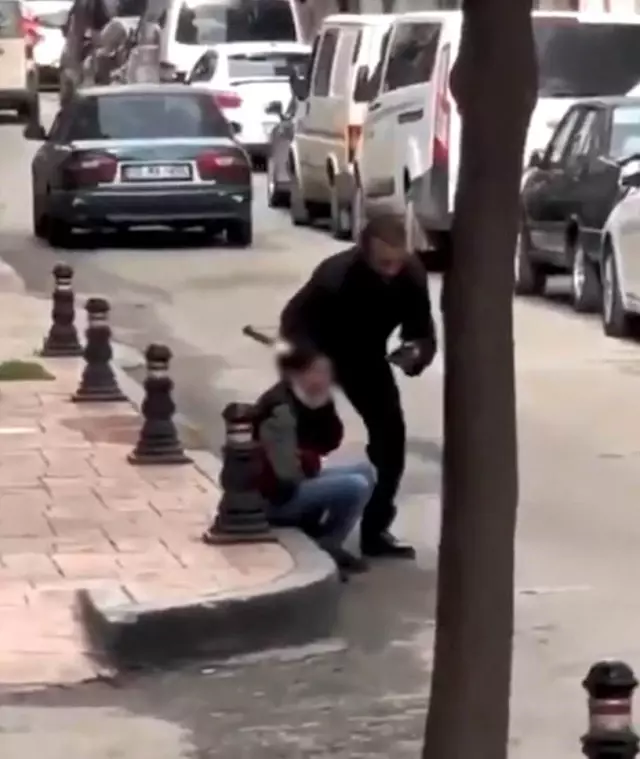 Kafasına bıçak saplanmıştı: Yeni görüntüler ortaya çıktı Kafasına bıçak saplanmıştı: Yeni görüntüler ortaya çıktı