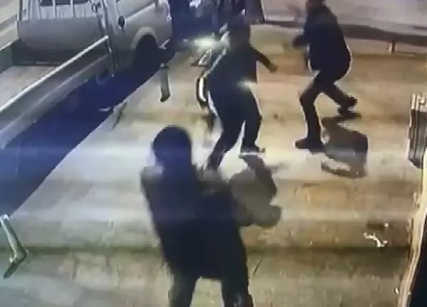 KAĞITHANE'DE SİLAHLI SALDIRI 1 AĞIR YARALI KAĞITHANE'DE SİLAHLI SALDIRI 1 AĞIR YARALI