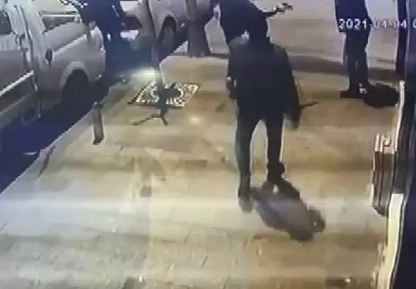KAĞITHANE'DE SİLAHLI SALDIRI 1 AĞIR YARALI KAĞITHANE'DE SİLAHLI SALDIRI 1 AĞIR YARALI