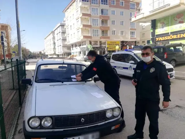 Kahramankazan'da zabıtadan kaldırımları işgal eden araçlara savaş Kahramankazan'da zabıtadan kaldırımları işgal eden araçlara savaş
