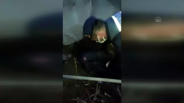 KAHRAMANMARAŞ - Hırsızlık zanlıları, çaldıkları sigara ve çikolataları cami bahçesine gömdü KAHRAMANMARAŞ - Hırsızlık zanlıları, çaldıkları sigara ve çikolataları cami bahçesine gömdü