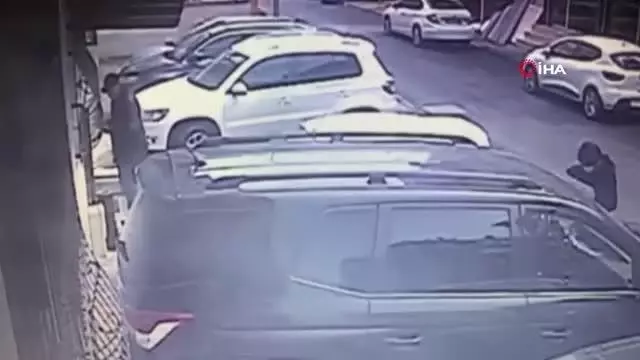 Kartal'da 4 kişi öldüren zanlının yeni görüntüleri ortaya çıktı Kartal'da 4 kişi öldüren zanlının yeni görüntüleri ortaya çıktı