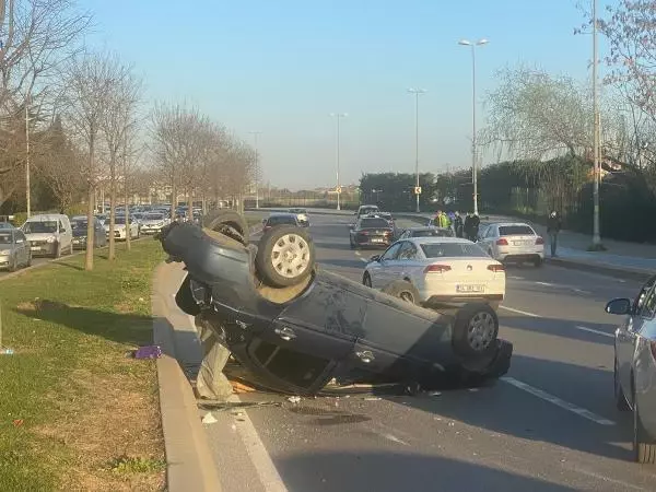 KARTAL'DA PARK EDİLİRKEN ARKADAN GELEN ARACIN ÇARPIĞI OTOMOBİL TAKLA ATTI KARTAL'DA PARK EDİLİRKEN ARKADAN GELEN ARACIN ÇARPIĞI OTOMOBİL TAKLA ATTI
