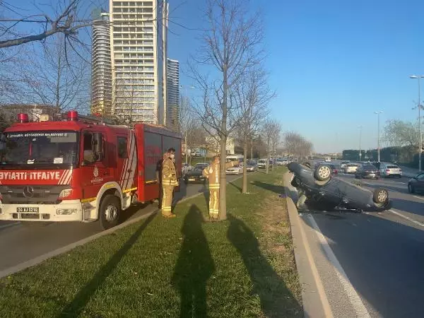 KARTAL'DA PARK EDİLİRKEN ARKADAN GELEN ARACIN ÇARPIĞI OTOMOBİL TAKLA ATTI KARTAL'DA PARK EDİLİRKEN ARKADAN GELEN ARACIN ÇARPIĞI OTOMOBİL TAKLA ATTI