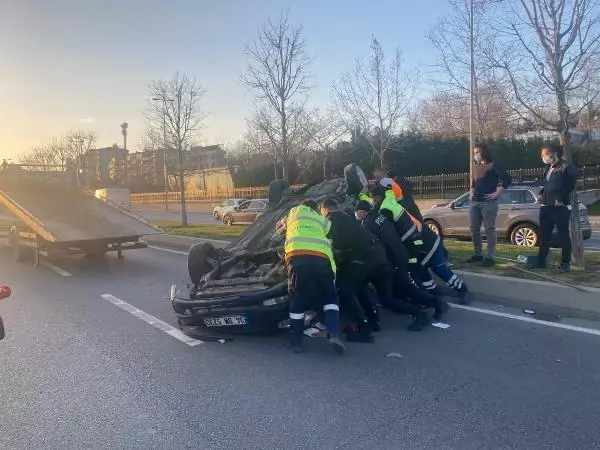 KARTAL'DA PARK EDİLİRKEN ARKADAN GELEN ARACIN ÇARPIĞI OTOMOBİL TAKLA ATTI KARTAL'DA PARK EDİLİRKEN ARKADAN GELEN ARACIN ÇARPIĞI OTOMOBİL TAKLA ATTI