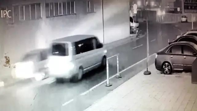 Son dakika haberi: Film sahnelerini aratmayan kaçış kamerada... Seyir halindeki araca çarpıp, polis ekiplerini durdurdular Son dakika haberi: Film sahnelerini aratmayan kaçış kamerada... Seyir halindeki araca çarpıp, polis ekiplerini durdurdular