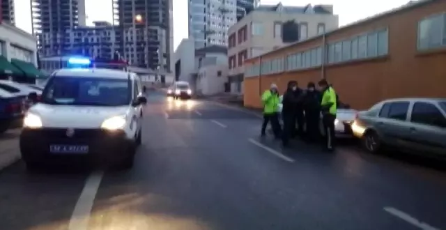 Son dakika haberi: Film sahnelerini aratmayan kaçış kamerada... Seyir halindeki araca çarpıp, polis ekiplerini durdurdular Son dakika haberi: Film sahnelerini aratmayan kaçış kamerada... Seyir halindeki araca çarpıp, polis ekiplerini durdurdular
