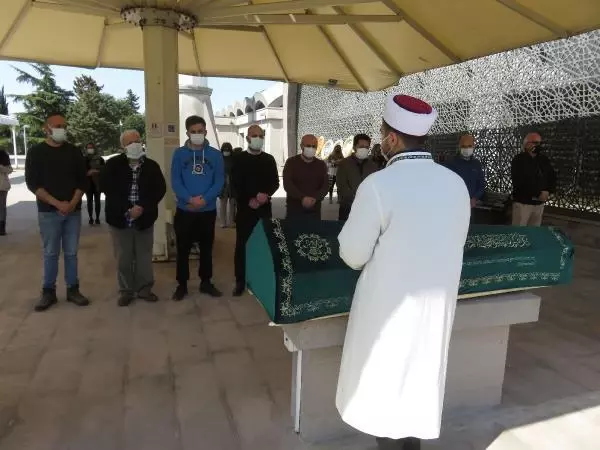 KARTAL'DA SİLAHLI SALDIRIDA ÖLDÜRÜLEN HALUK ONAT SON YOLCULUĞUNA UĞURLANDI KARTAL'DA SİLAHLI SALDIRIDA ÖLDÜRÜLEN HALUK ONAT SON YOLCULUĞUNA UĞURLANDI