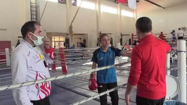 KASTAMONU - Milli boksör Gamze Soğuksu, Dünya Şampiyonası'ndan altın madalyayla dönmek istiyor KASTAMONU - Milli boksör Gamze Soğuksu, Dünya Şampiyonası'ndan altın madalyayla dönmek istiyor