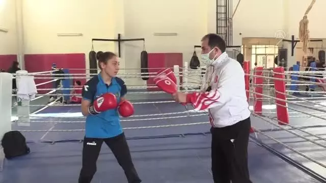 KASTAMONU - Milli boksör Gamze Soğuksu, Dünya Şampiyonası'ndan altın madalyayla dönmek istiyor KASTAMONU - Milli boksör Gamze Soğuksu, Dünya Şampiyonası'ndan altın madalyayla dönmek istiyor