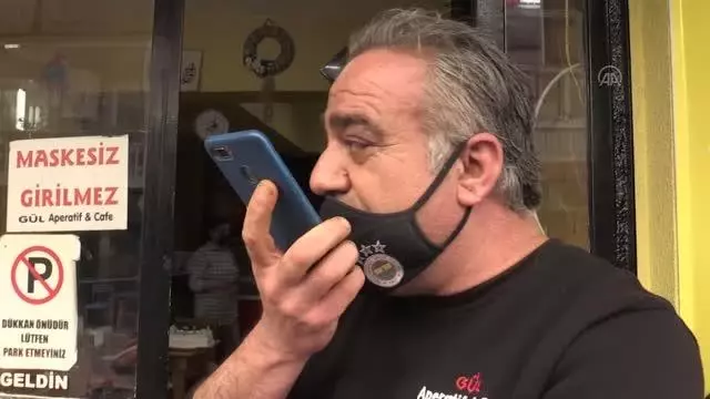 Son dakika... Kavga ihbarı yapan esnaf, olay yerine gelen polislere pastayla sürpriz yaptı Son dakika... Kavga ihbarı yapan esnaf, olay yerine gelen polislere pastayla sürpriz yaptı